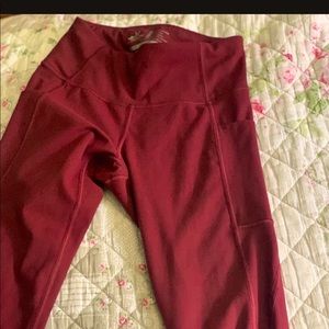 Never worn yoga pants with pockets
